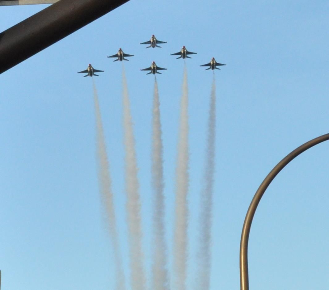 US Air Force Thunderbirds (a), Tournament of Roses Parade, Pasadena, CA - 2014-01-01