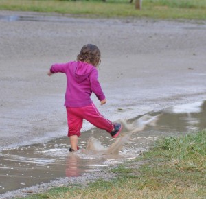 Little Girl Splashing in Water (a), Detroit Greenfield RV Park, Ypsilanti, MI - 2014-07-27