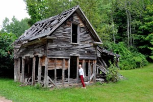 2014-08-17 - Debbie at a Decaying House, Middle Village, MI