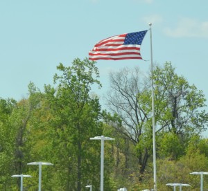 Flag Whipping in teh Wind, I=85, NC - 2016-04-09