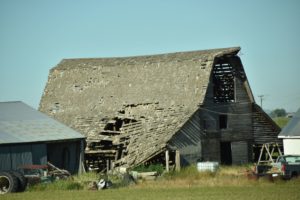 Decay Barn along ID-33, Eastern Idaho - 2016-07-12