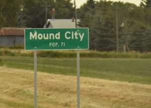 Mound City (Population 71), US-83, North of Pierre, Sd - 2106-07-06