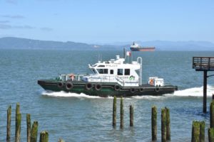 Pilot Boat Headed to Freighter - Astoria, OR - 2016-07-26